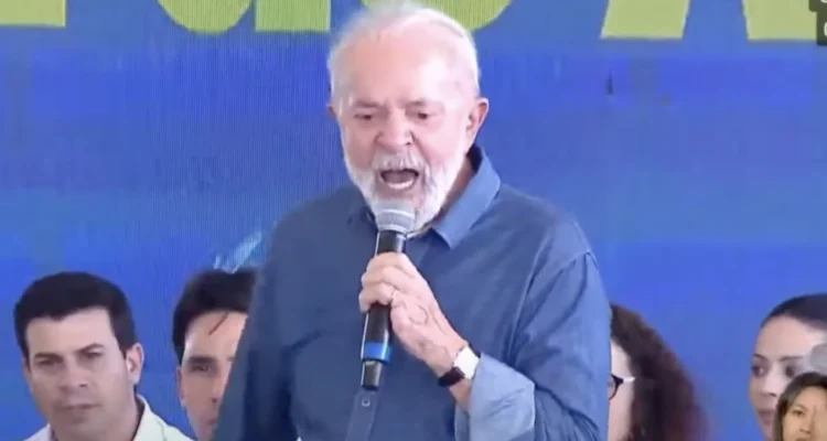 Lula Discursando em Pernambuco