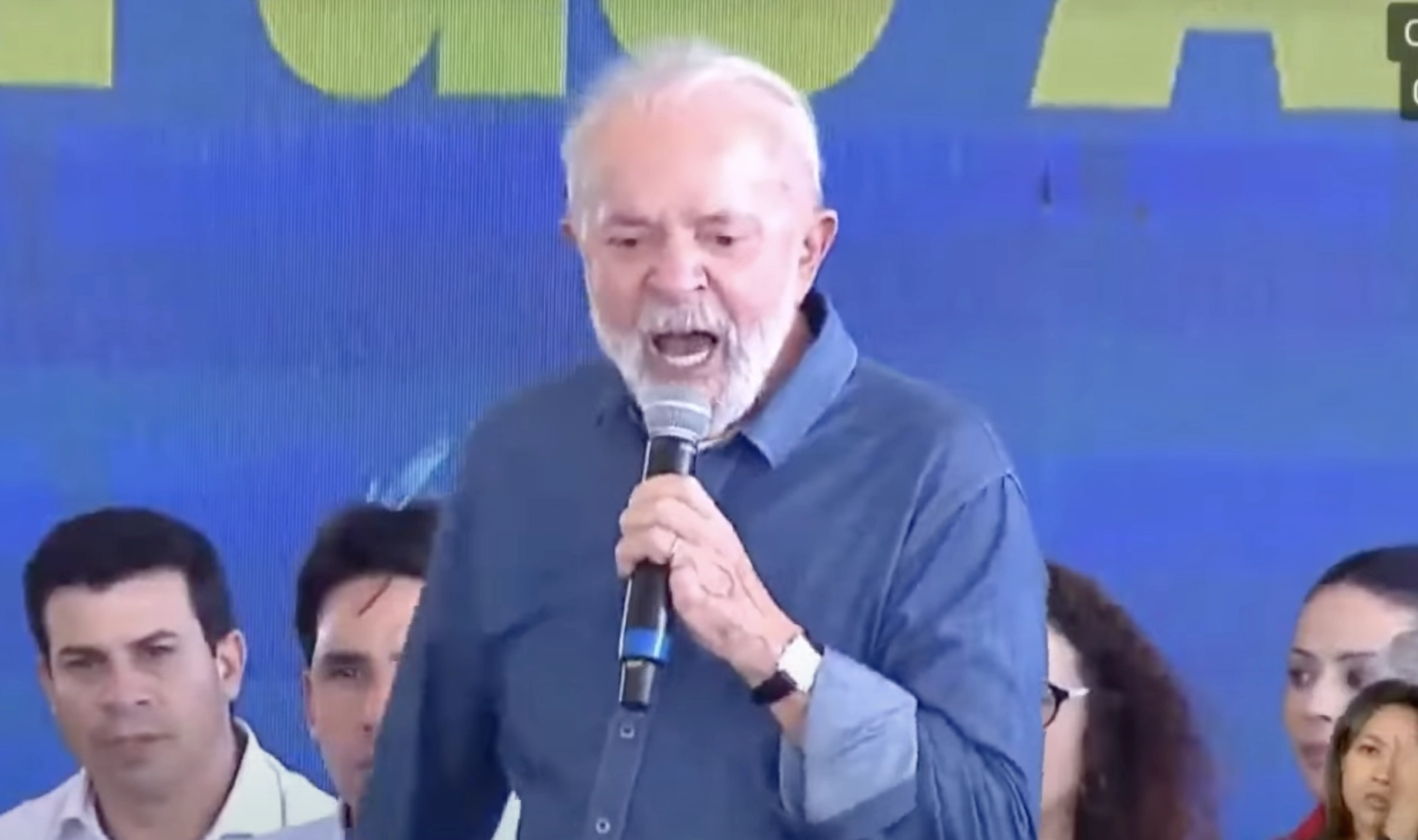 Lula Discursando em Pernambuco
